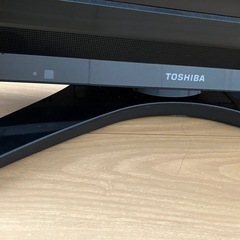 TOSHIBA REGZAのブラック液晶テレビ 32型の画像