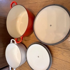 ル・クルーゼ 鍋 2点セット（22cm・24cm）赤＆ホワイトの画像