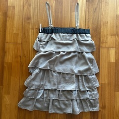 ベージュ　ドレスの画像