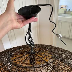 状態良好な木製シャンデリアを販売いたします。の画像