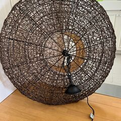 状態良好な木製シャンデリアを販売いたします。の画像