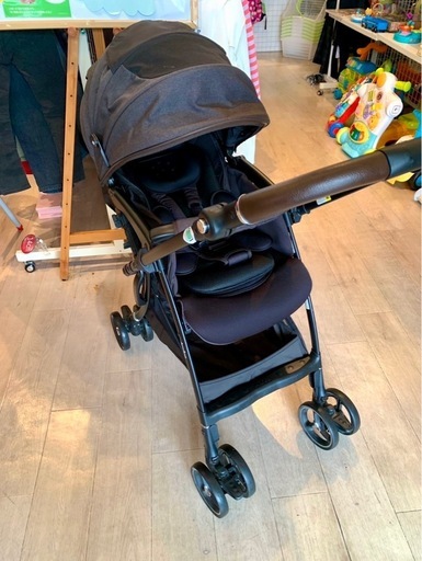 ■店頭引取限定■美品☆アップリカ　ベビーカー　ラクーナクッション　フリープラス♪定価71500円　2022年モデル