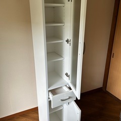 食器棚の画像