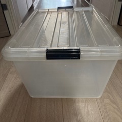 透明の収納ボックスの画像