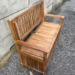 天然木ガーデンベンチの画像