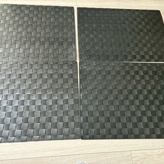 黒い合成皮革ランチョンマット4枚セットの画像