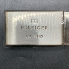O378　TOMMY HILFIGER トミーヒルフィガー ベルト バックル　「HILFIGER　est. 1985」刻印 シルバーカラー　中古の画像