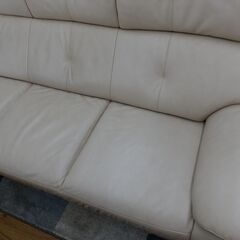 カリモク ３人掛けソファ アイボリー レザーソファー エキスパート藤沢辻堂店の画像