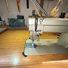 工業用コンピュータミシンの画像