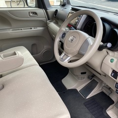 全込み超特価⭐️‼️車検8年4月まで有り⭐️‼️ディーラー1年点検実施済み⭐️‼️左パワスラ⭐️‼️ナビTV＆ETC付き⭐️‼️社外14インチアルミ＆2024年製タイヤ⭐️‼️タイミングチェーンエンジン⭐️‼️安心の修復歴無し⭐️‼️25年式⭐️N-BOX⭐️人気のパールホワイト⭐️スマートキー⭐️オートエアコン⭐️ベンチシート⭐️『令和7年度自動車税も、リサイクル料も、全てコミコミの超特価』‼️『更に千葉＆成田ナンバー管轄は名変代行無料サービス』‼️『圧倒的な安さ』‼️『超激安早い者勝ち』‼️の画像