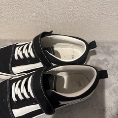 ◾️西松屋 23cm スニーカーの画像
