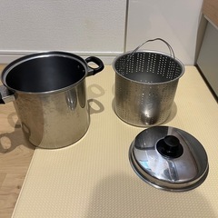 麺茹で鍋の画像