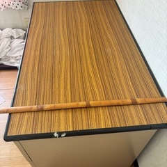 頑丈な机の画像