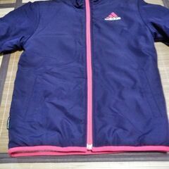 スポーツウェア（アディダス社製）の画像