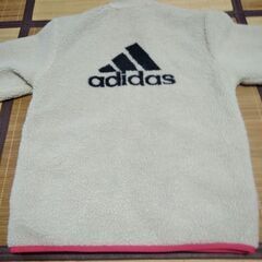 スポーツウェア（アディダス社製）の画像