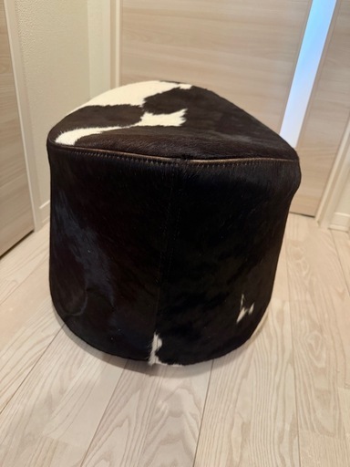 IKEA 高級ライン ストックホルム ハラコ スツール 子牛毛皮 黒x白 IKEA 高級ライン ストックホルム ハラコ スツール 子牛毛皮 黒x白