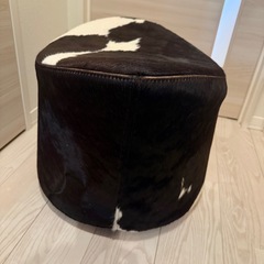 IKEA 高級ライン ストックホルム ハラコ スツール 子牛毛皮 黒x白の画像