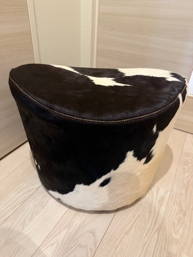 IKEA 高級ライン ストックホルム ハラコ スツール 子牛毛皮 黒x白 IKEA 高級ライン ストックホルム ハラコ スツール 子牛毛皮 黒x