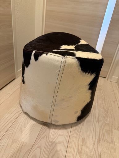 IKEA 高級ライン ストックホルム ハラコ スツール 子牛毛皮 黒x白 IKEA 高級ライン ストックホルム ハラコ スツール 子牛毛皮 黒x白