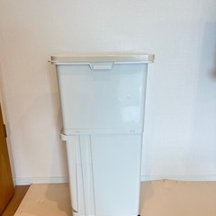ニトリ　ゴミ箱　2段　キャスター付きの画像