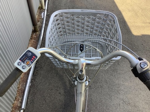 703  パナソニック新機種電動アシスト自転車viviss26インチシルバーボディー