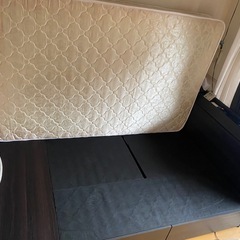 【取引完了🙏】ベッド（セミダブル・マットレス収納付き）の画像