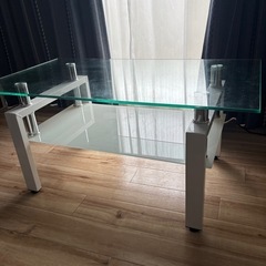 ガラステーブルの画像
