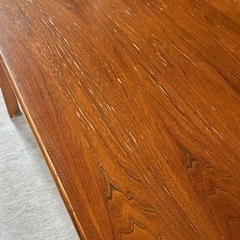 ダイニングテーブルの画像