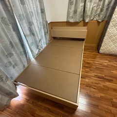 配達可【セミダブルベッドフレーム】クリーニング済【管理番号10310】金の画像