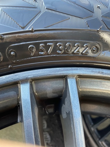 （取引中）最終値下【22年製】国産スタッドレスタイヤセット　205/60R16 ミニバン