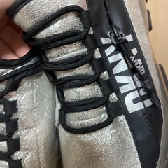 DKNY 厚底スニーカーの画像