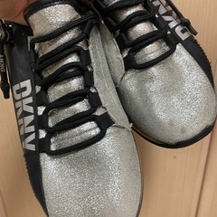 DKNY 厚底スニーカーの画像