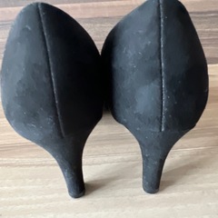 スエードパンプス　ブラックの画像