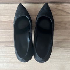 スエードパンプス　ブラックの画像