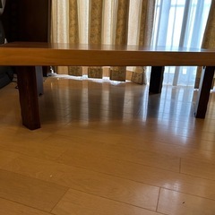 折りたたみ式のテーブルの画像