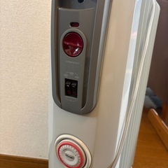 デロンギオイルヒーター　型式H770812efsEFSの画像