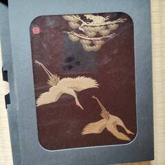 鶴と松の蒔絵 漆器 和風 飾り板 飾り物 インテリア 黒　プラスチック製　書類箱の画像