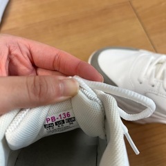 23㌢プレイボーイスニーカーの画像