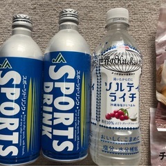 菓子、飲料品等、バラ(60円,100円,30円)売りも可、スコーン、コーヒー等、未開封、賞味期限内、。 菓子（チョコチャンクスコーン、海鮮だし塩せんべい）・スポーツドリンク・ライチ飲料:60円×14品→840円の画像