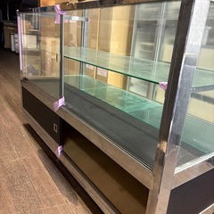 《リユースマン倉敷》【倉庫保管品・使用感大】ガラスショーケース ブラック 棚 の画像
