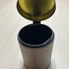 2つセット ニトリ ペダルペールゴミ箱の画像