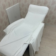 リクライニングチェア白　無料の画像