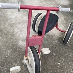 子供用三輪車の画像