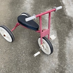 子供用三輪車の画像