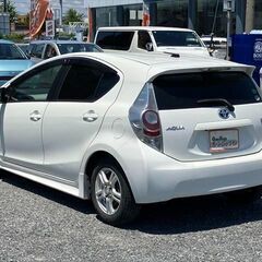 自社分割OK！】★アクア　S★ﾎﾜｲﾄ★ハイブリット★ナビ付★ETC★車検R8/4の画像