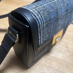 GUチェック柄ショルダーバッグの画像