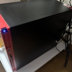 ゲーミングPC モニター、キーボード付きの画像