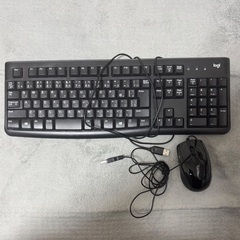 ゲーミングPC モニター、キーボード付きの画像