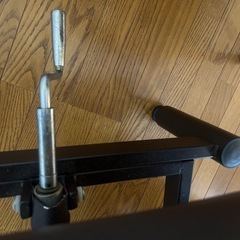 中古　エステベッド　手動高さ調整付きの画像