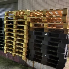 木のパレットの画像